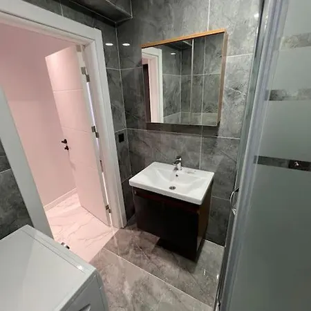 Apartment Zeytinburnu Merkezi Konumda, Sifir Daire & Esyalar